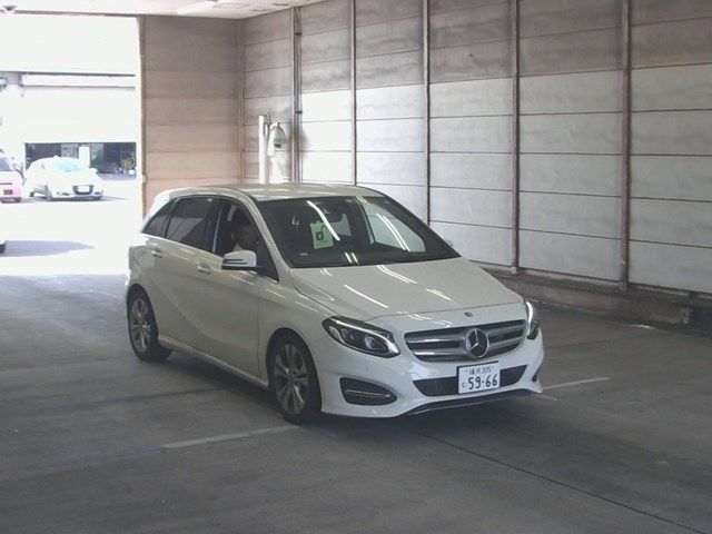 5012 MERCEDES BENZ B CLASS 246242 2018 г. (ARAI Bayside)